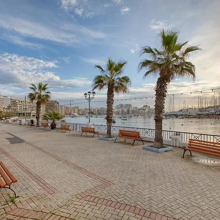 Seaview 3 Bedroom * Gzira