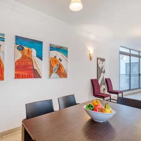 Seaview 3 Bedroom شقة *