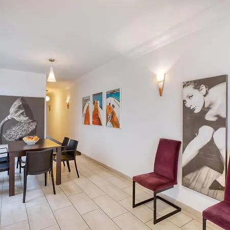 Seaview 3 Bedroom *