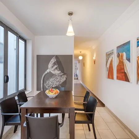 Seaview 3 Bedroom شقة