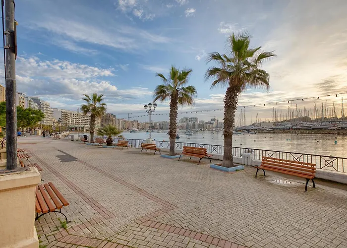 Seaview 3 Bedroom * Gzira